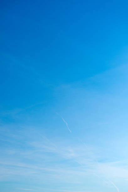 美しい空、白い雲。 背景 - からっぽ ストックフォトと画像