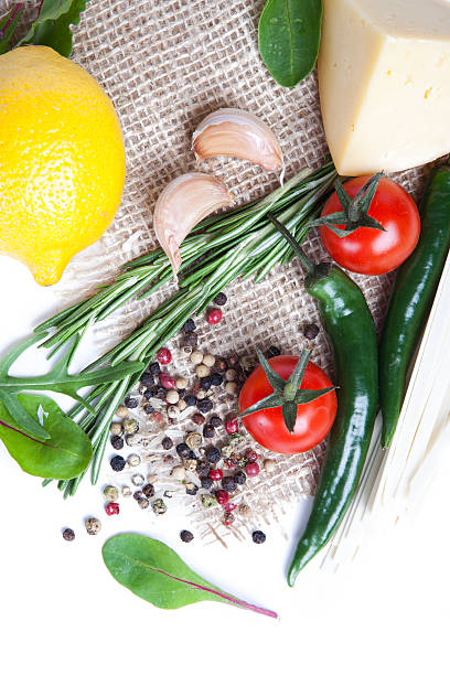 ainda vida de legumes frescos e especiarias sobre fundo branco - isolated on red still life tomato lemon imagens e fotografias de stock