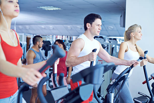 gente en el gimnasio - ellipse elliptical format exercising women fotografías e imágenes de stock