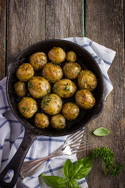 istock Oven Baked potatoes with herbs 509250104