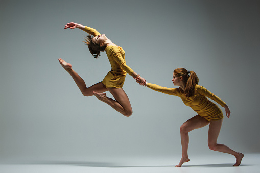 Dos bailarines de Ballet moderno photo