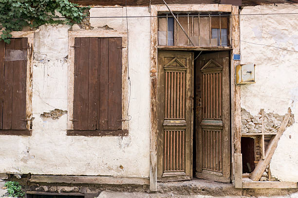 istock Old house's door 509276181