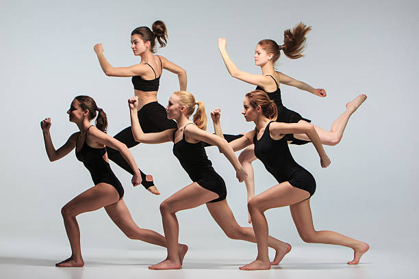 istock Group of modern ballet dancers 509289238