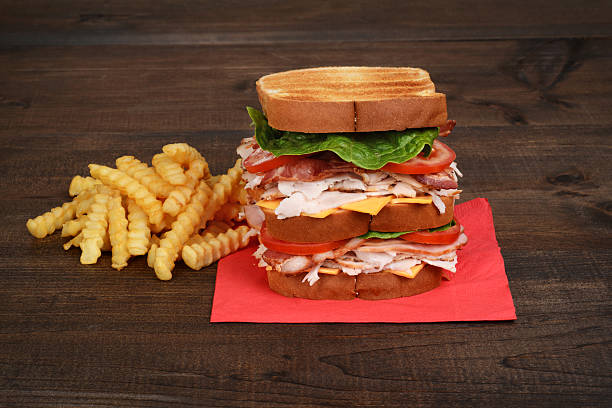 крупным планом курица клубный сэндвич с фри - club sandwich sandwich french fries turkey стоковые фото и изображения