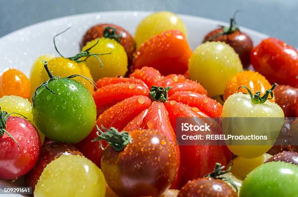 Tomate Cereja Colorido - Fotografias de stock e mais imagens de Agricultura - Agricultura, Alimentação Saudável, Amarelo