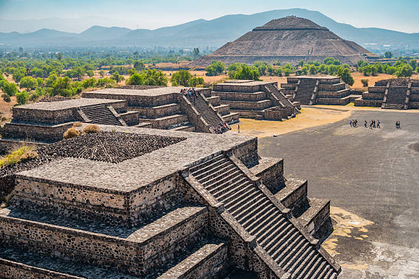 pyramiden von teotihuacan mexiko - teotihuacan stock-fotos und bilder