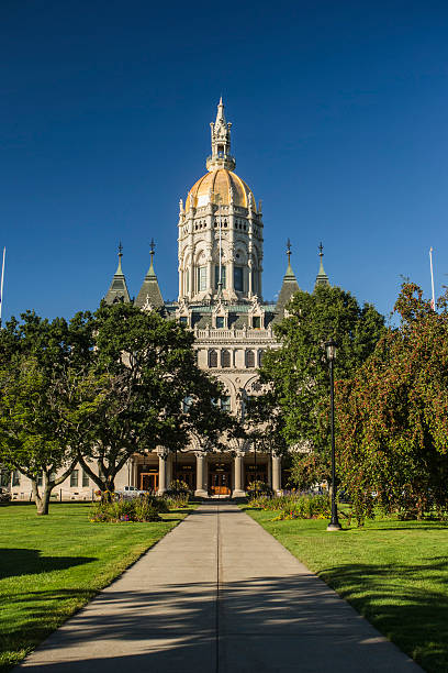 Connecticut State Capitol Building Located in Hartford at the intersection of Capitol Avenue and Trinity Street, the state capitol building houses the Connecticut General Assembly, the upper house, the state senate, the lower house, and the house of representatives, along with the office of the governor. The building itself was designated a National Historic Landmark in 1971. american hartford gold reviews and complaints stock pictures, royalty-free photos & images