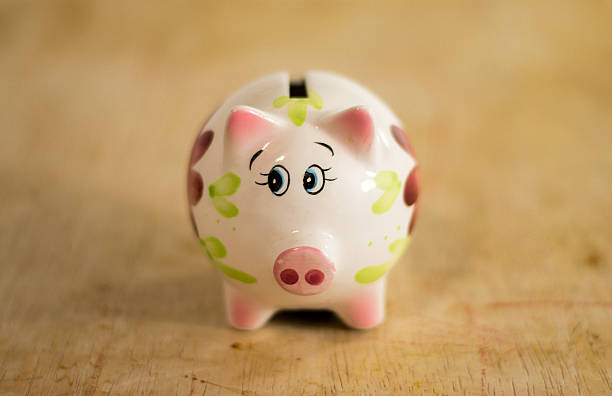 istock Cute piggy bank 509307636