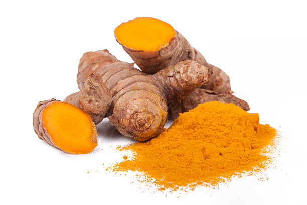 curcuma freschi, secchi, isolati su bianco - curcuma foto e immagini stock