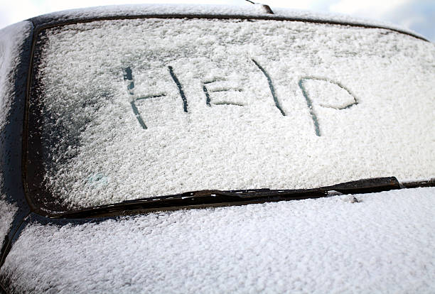 istock Word Help on the Car Windscreen in Snow 509310704