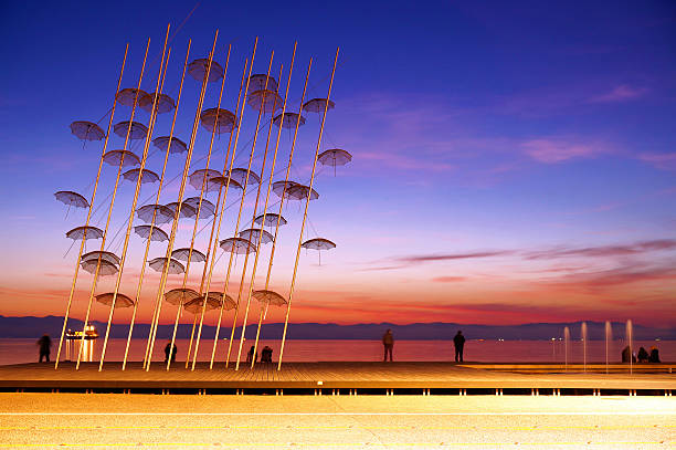 " sombrillas"  instalación en el nuevo frente de salónica - handmade umbrella fotografías e imágenes de stock