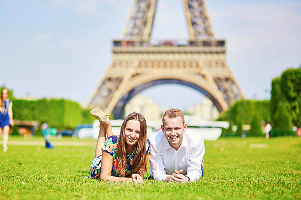 istock Romantic couple having near the Eiffel tower in Paris 509314582