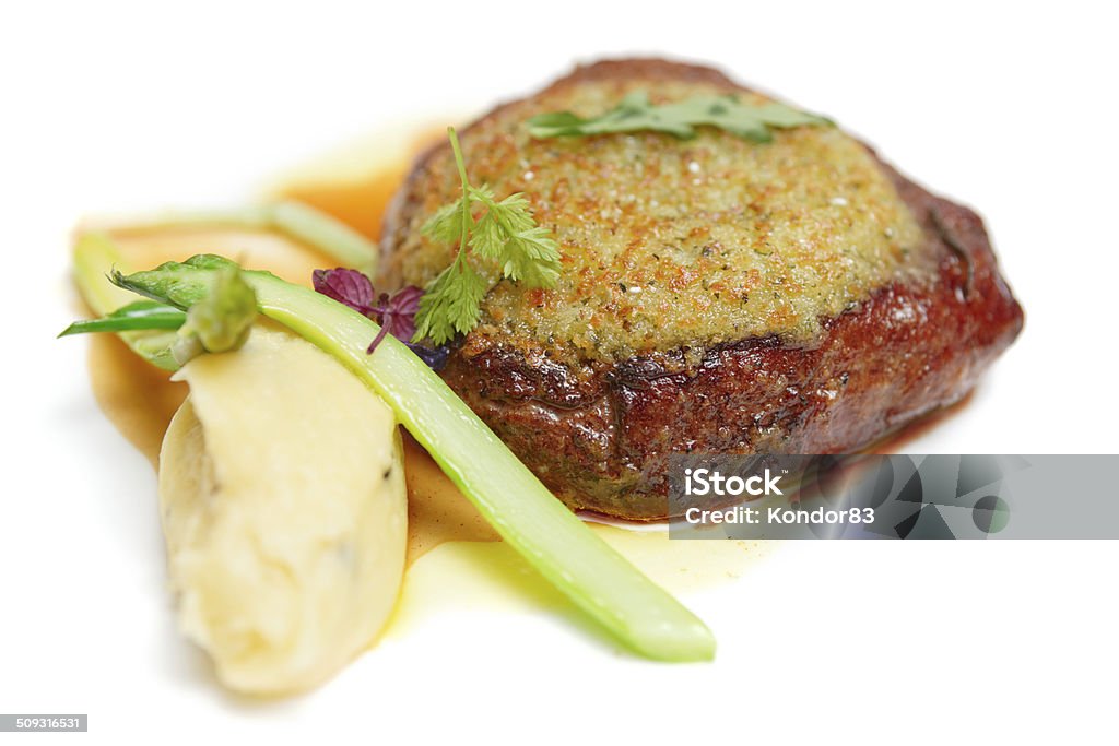 Bistec con puré de papas en placa Aislado en blanco - Foto de stock de Bistec libre de derechos