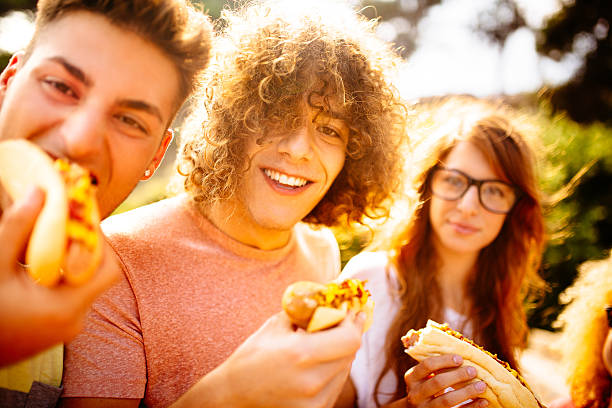 istock Friends Eating Hotdogs 509317003