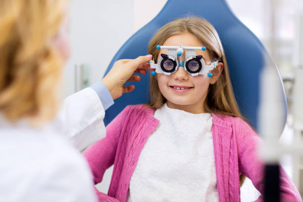 istock Pretty girl control eyesight 509318240