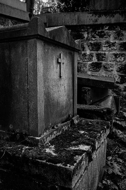 istock Pere Lachaise Cemetery 509319983