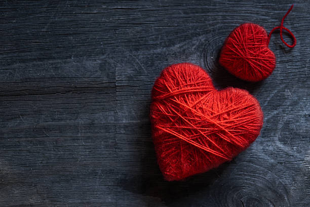 istock Valentine day postcard mockup with wool handmade red hearts 509341968
