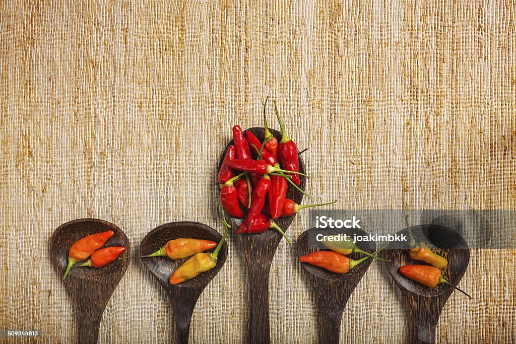 Chilis w spoon - Zbiór zdjęć royalty-free (Azja)