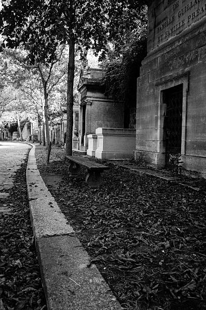 istock Pere Lachaise Cemetery 509344857