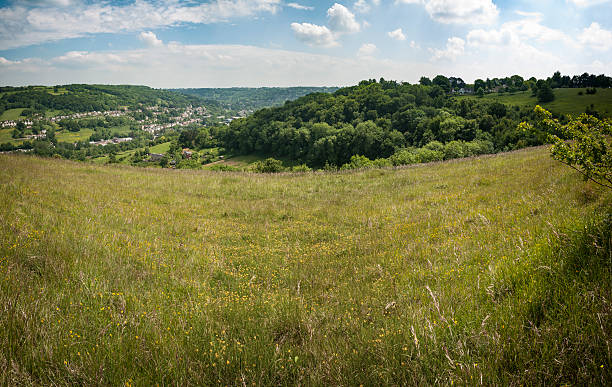 istock Beautiful Rolling Landscape In The Cotswolds, England 509347276
