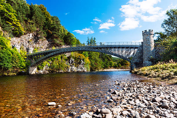 craigellachie bridge, river spey, scotland - spey scotland stockfoto's en -beelden