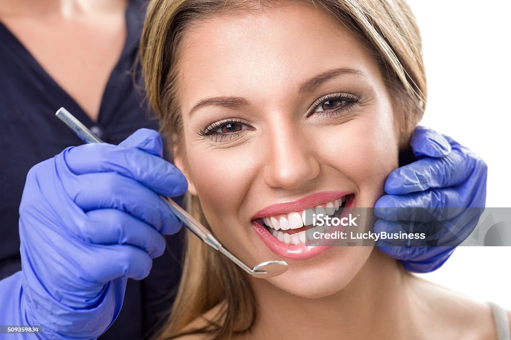 Zähne Zahnarzt untersuchen lassen an - Lizenzfrei Zahnarzt Stock-Foto