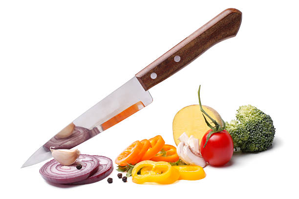 frisches gemüse mit messer - onion carrot vegetable reflection stock-fotos und bilder