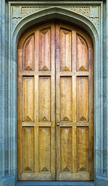istock old wooden door 509369101