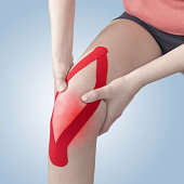 akute-schmerzen-in-einen-frau-knie.jpg?b=1&s=170x170&k=20&c=9xkzPS3tFKjId2lkwq7aicdcjfeAv7c5k1i7B5fGUaI=