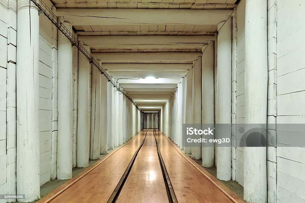 Corridoio sotterraneo nella Miniera di sale - Foto stock royalty-free di Arrugginito