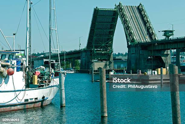 Zugbrücke Hoch Nahe Dem Fischerboot Terminal In Seattle Wa Stockfoto und mehr Bilder von Herstellendes Gewerbe