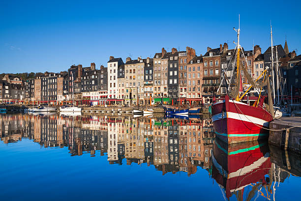 honfleur harbour - normandiya stok fotoğraflar ve resimler