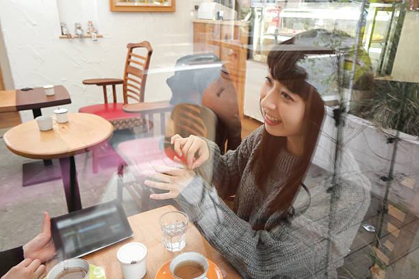 istock Woman who talks in a cafe 509429356