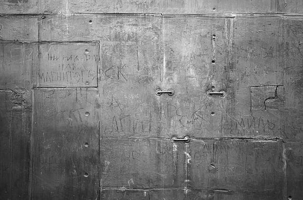close-up velha pintada de cinza partes submarino textura de fundo de chapa de metal - rivet metal textured steel - fotografias e filmes do acervo
