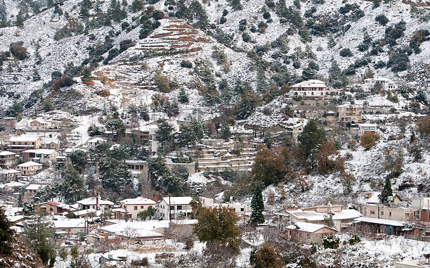 istock Winter mountain landscape with snow 509438626