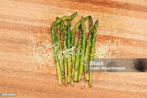 Spargel Vom Grill Und Parmesan Stockfoto und mehr Bilder von Abnehmen - Abnehmen, Feinkostgeschäft, Fotografie