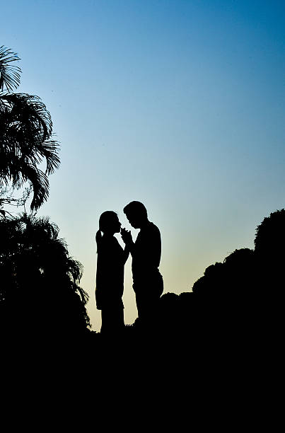 istock Silhouette sweetheart in the park 509472960