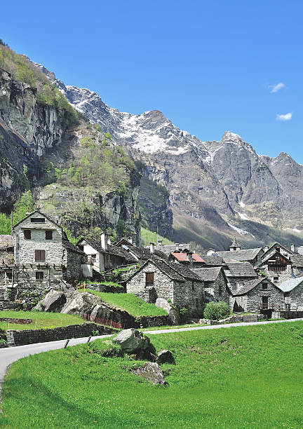 bavona ヴァレイ、ティチーノキャントン,switzerland - granite ticino canton switzerland locarno ストックフォトと画像