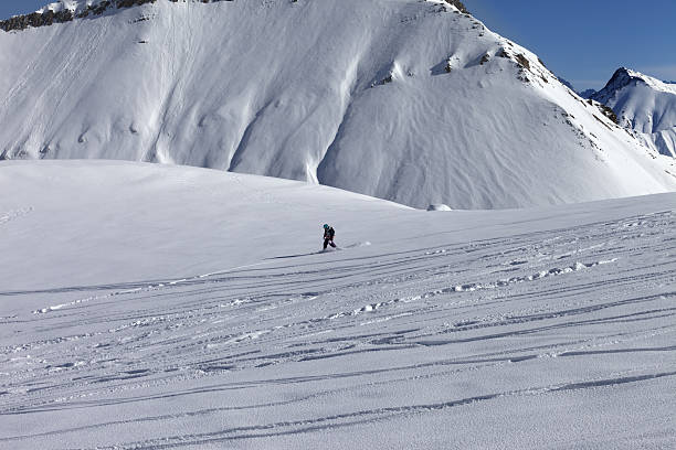 istock Snowboarder downhill on off piste slope with newly-fallen snow 509488937