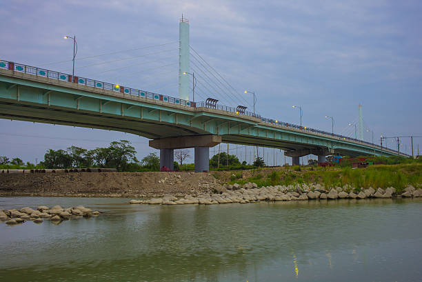 つり橋 - suspension bridge 写�真 ストックフォトと画像