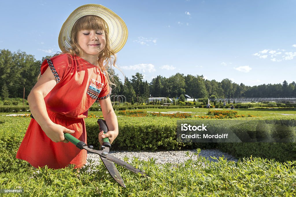 Девушка landscaper - Стоковые фото 6-7 лет роялти-фри