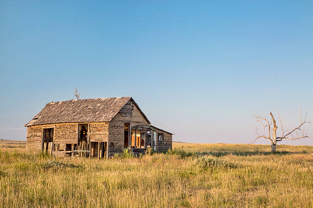 istock old homestead on prairie 509489907