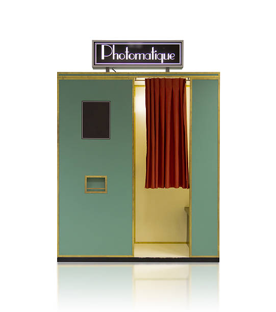 istock Vintage style photo booth vending machine on a white background 509493988