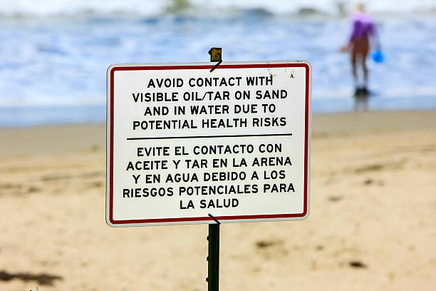 istock Oil Spill warning sign on Arroyo beach Santa Barbara 509494220