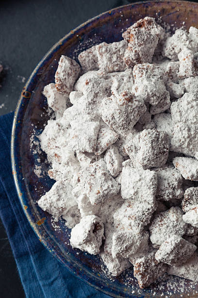 istock Homemade Powdered Sugar Puppy Chow 509532154