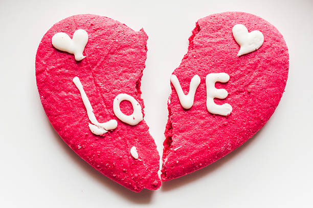 istock brocken heart cookie 509538196