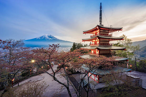 pagoda de con mt. fuji chureito - prefectura de yamanashi fotografías e imágenes de stock