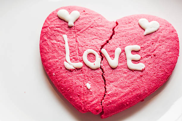 istock brocken heart cookie 509538866