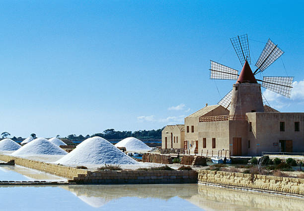 sicilia - trapani fotografías e imágenes de stock