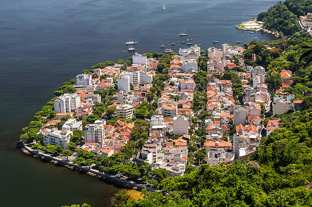 ウルカ地区のリオデジャネイロ、ブラジル - rio de janeiro guanabara bay residential structure urca ストックフォトと画像